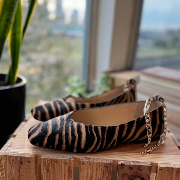 Vincent Camuto ankle chain “Latenla” tiger print cow hair square toe ballet flat - Picture 10 of 12